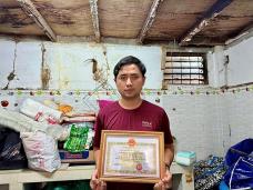 HCM City man quits well-paying job to collect, donate items to the poor