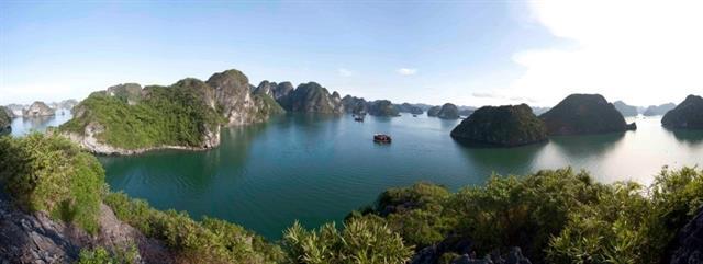 Hạ Long Bay tackles challenges to overcome multi-dimensional pressures