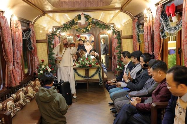 Premium tourist train La Reine launched for Đà Lạt - Trại Mát route