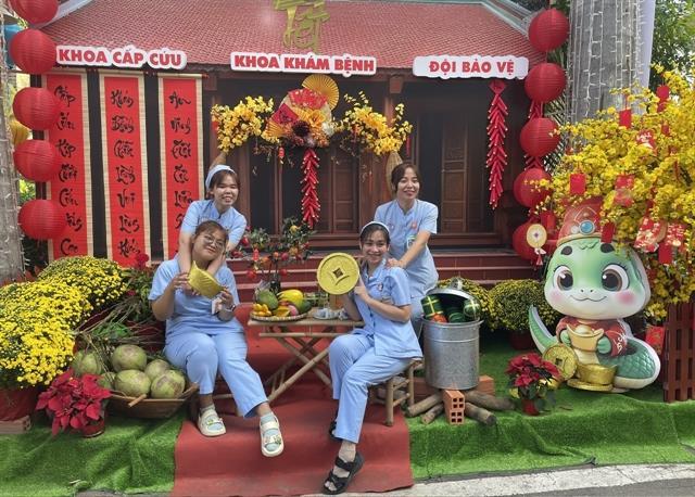 Chợ Rẫy hospital opens flower street