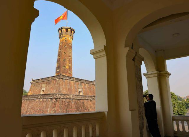 Hà Nội Flag Tower opens for visitors, offers portal to the past