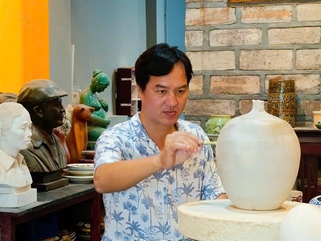 Hanoian artist showcases two decades of coastal memories