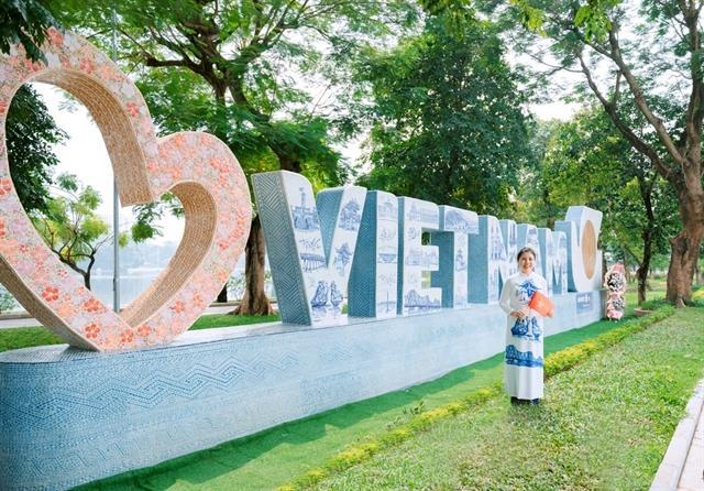 Ceramic heart artwork celebrates Việt Nam unity and history