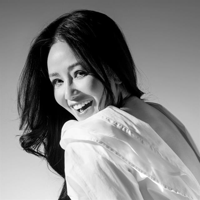 Pop singer backs women with breast cancer