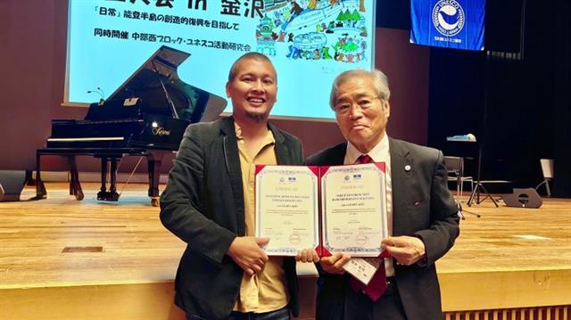 Artist Lê Hữu Hiếu honoured by the National Federation of UNESCO Associations in Japan
