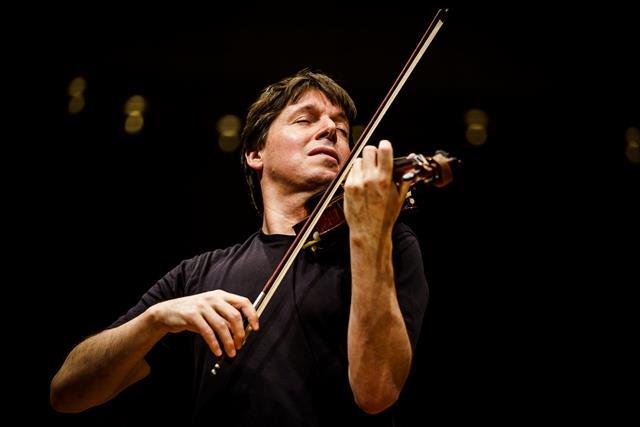 World renowned violinist Joshua Bell to enchant Hà Nội audience in Fantastique

