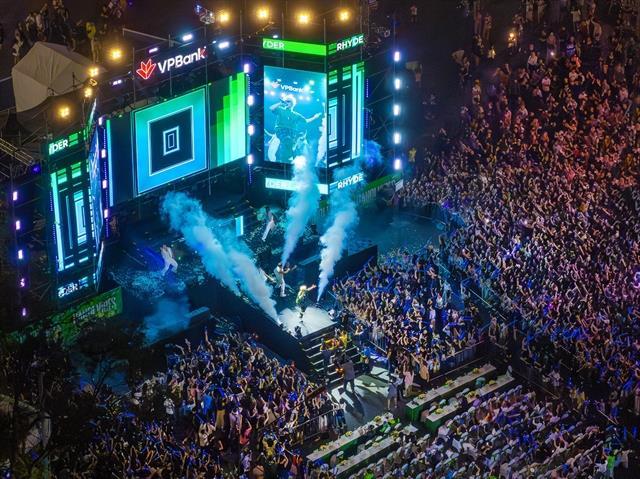 Runners set the pace as the Hà Nội marathon returns