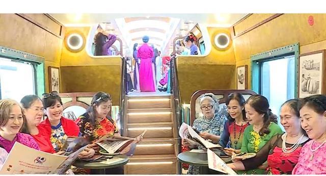 Hà Nộis ‘Five Gates Train combines tourism with official news experience