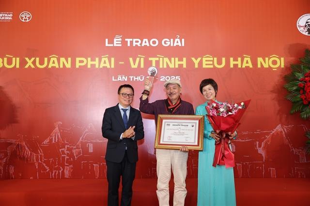Annual award for Hà Nội honours musician Trần Tiến