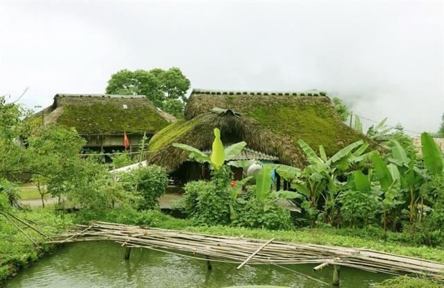Xà Phìn – Pristine moss-covered roof village of Dao ethnic people amid Tây Côn Lĩnh Mountains