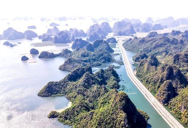 Art for Climate Festival Change in Hạ Long Bay calls for environmental protections