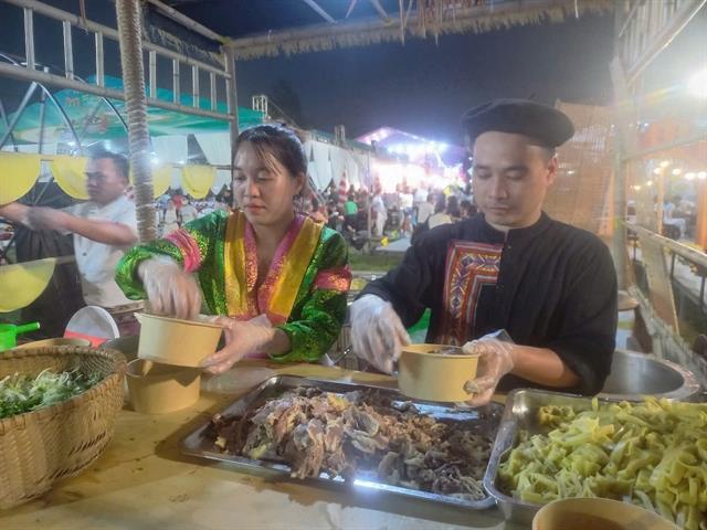 Festival Phở opens, national different phở style demonstrated