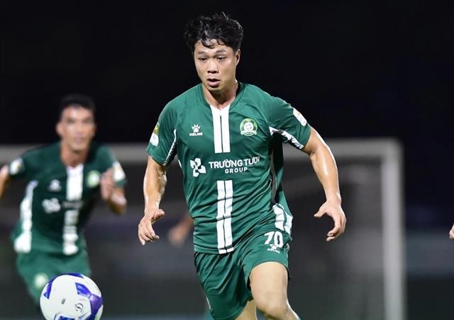 Striker Phượng shines with stunning free kicks - is a national call coming?