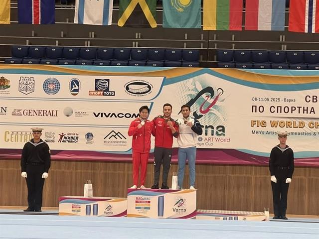 Thiện wins Việt Nam a World Cup gymnastic title