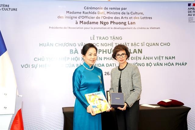 Ngô Phương Lan awarded insignia of Officer of the Order of Arts and Letters