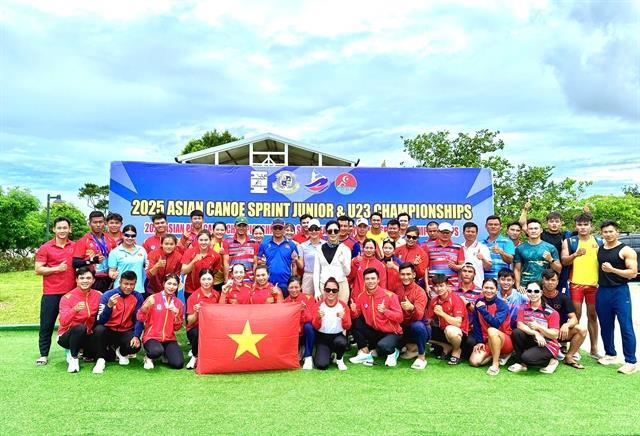 Việt Nam compete successfully in Asian and Southeast Asian canoeing tournaments
