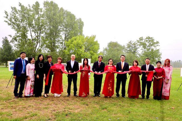 Photo exhibition introduces Việt Nam to German viewers