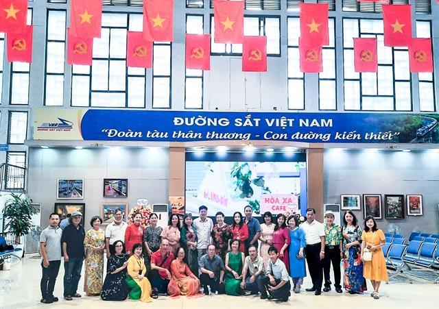 Hà Nội railway station hosts art exhibition