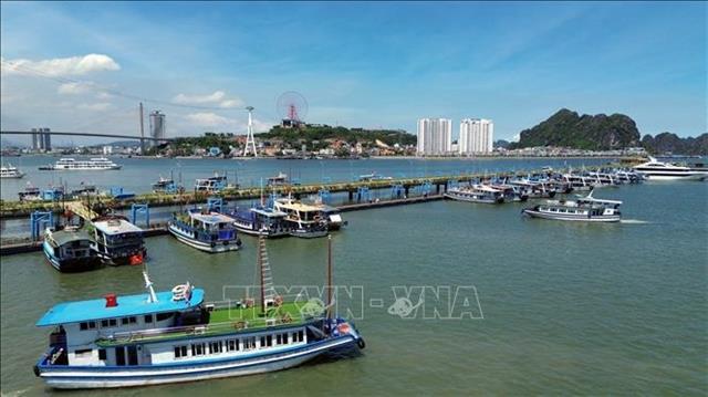 Tourists return to Quảng Ninh following natural disaster