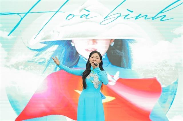 Pop singers new video honours Việt Nams public security heroes

